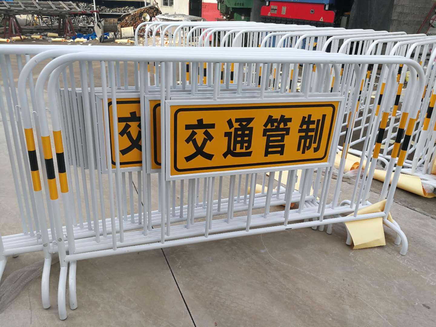 交警支隊安?；顒幼o欄